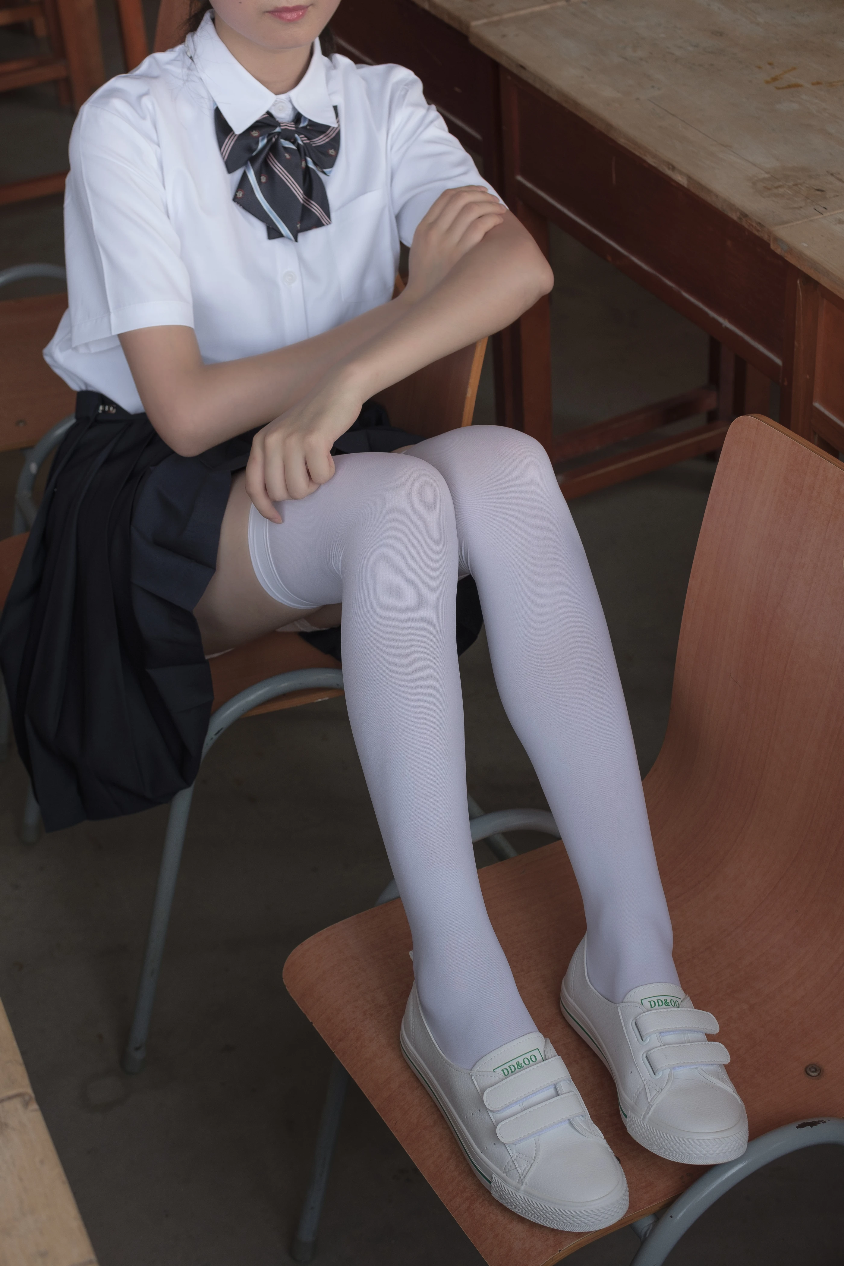 森萝财团 [BETA-022] 教室里的JK白丝少女 [66P] 2