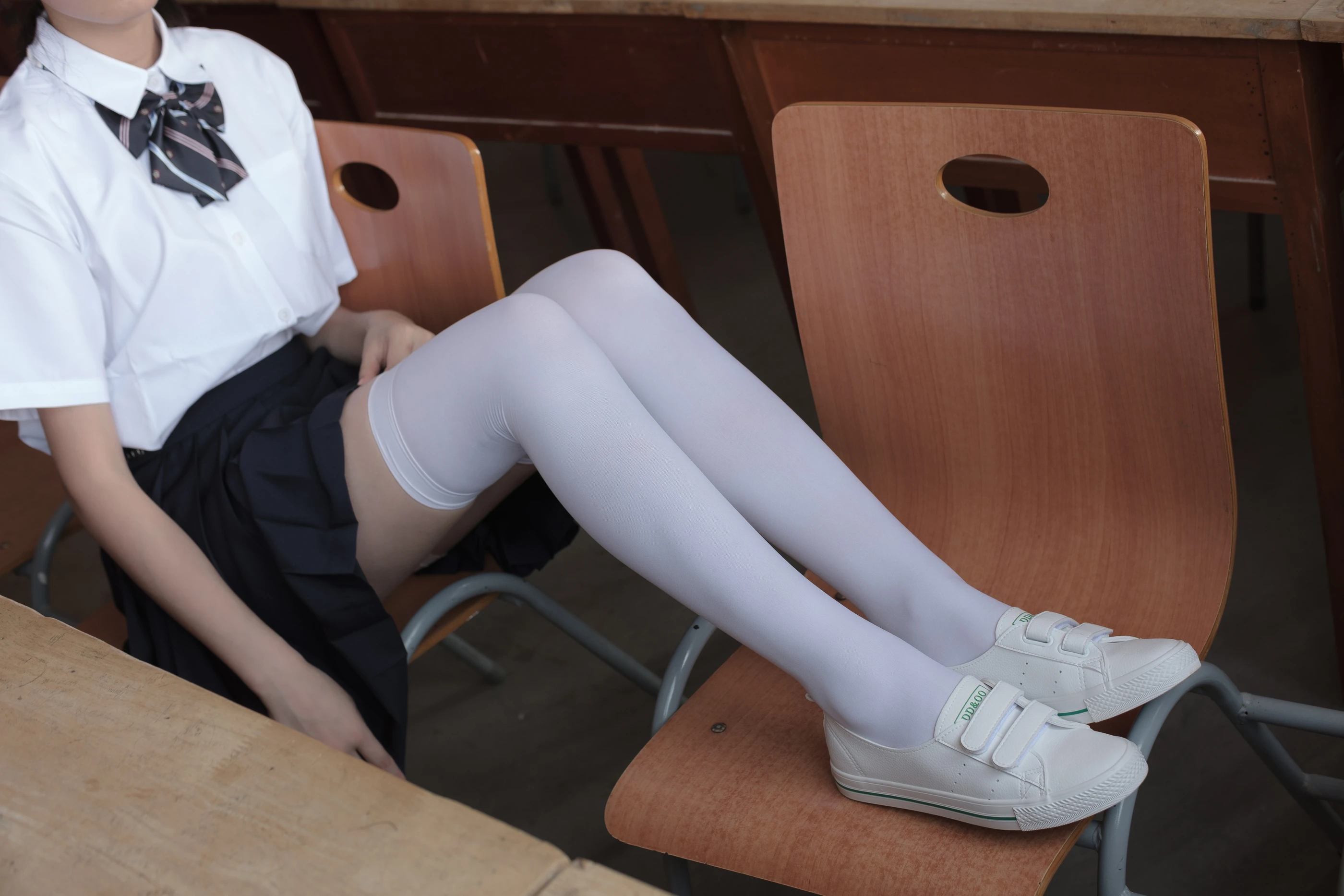 森萝财团 [BETA-022] 教室里的JK白丝少女 [66P] 3
